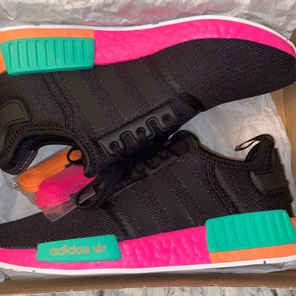 SOLD 🛑🛑 Brand new Adidas NMD womens Size 8 - Picture 1 of 7
